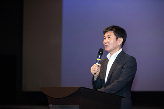 BT프로젝트 워크숍에서 인사말을 하고 있는 HDC 정몽규 회장]